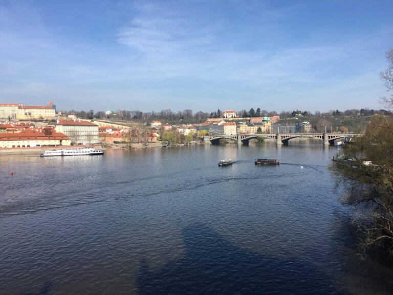 布拉格 河畔邊的美景