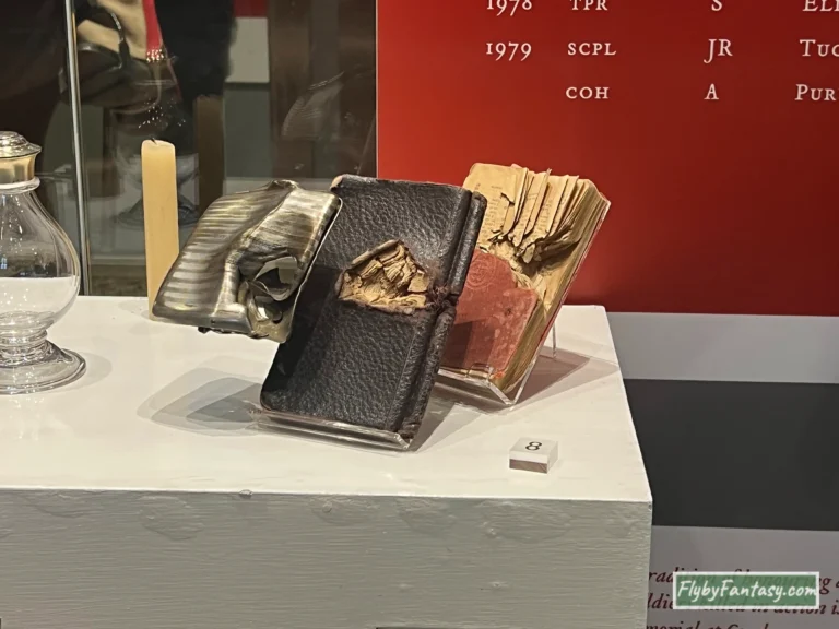 皇家騎兵博物館 菸盒與聖經
