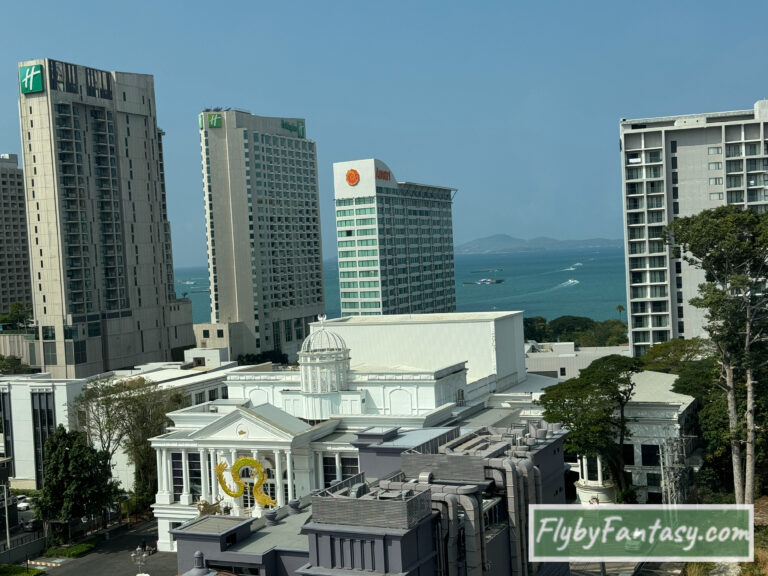 Grande Centre Point Pattaya 邊吃早餐邊看景