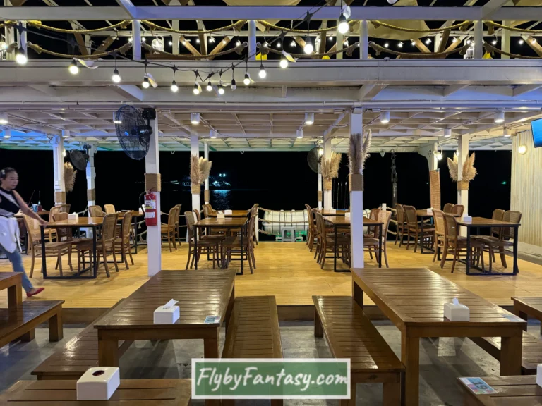 芭達雅海上漂浮咖啡廳Tappia Floating Cafe 下層座位區
