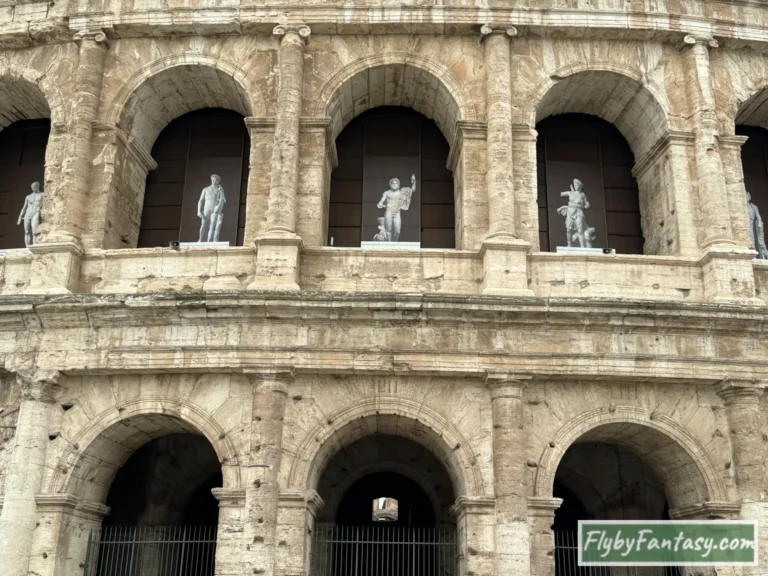 羅馬競技場中放置的雕像