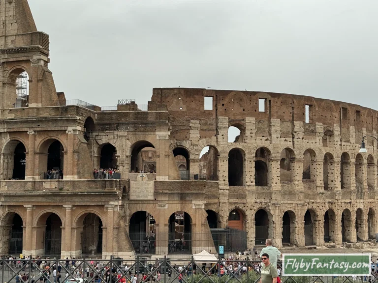 羅馬競技場因地震而缺一大片
